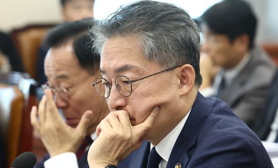 [국감]장관 대신 종합 국정감사 출석한 고용부 차관