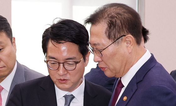 [국감]대화 나누는 심우정·박성재