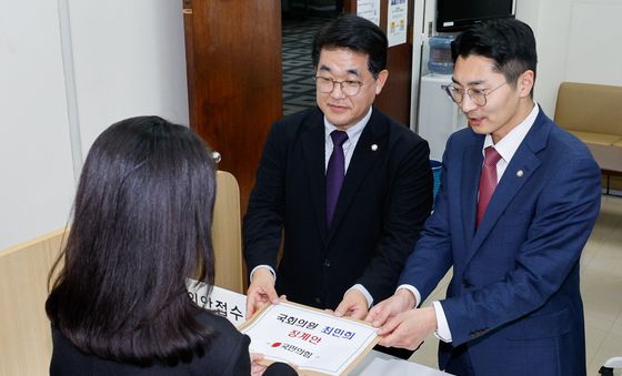 국민의힘, 최민희 과방위원장 징계안 제출