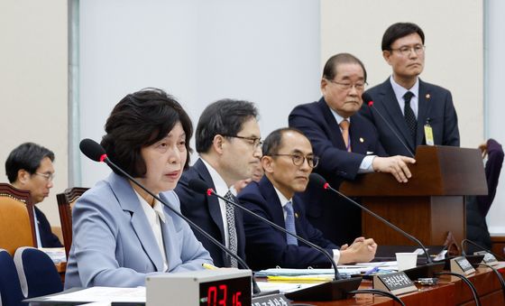 [국감]답변하는 강정애 장관