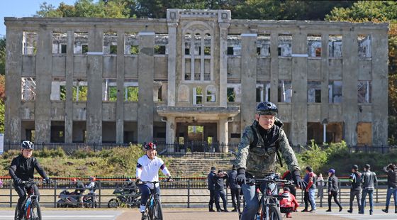 유인촌 장관, 접경지역 전적지 자전거 코스 현장점검