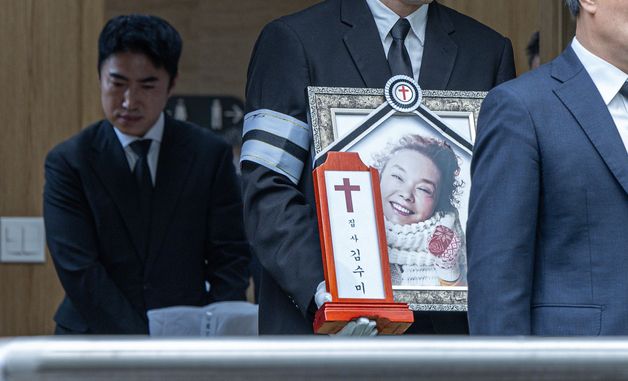 국민 배우 故김수미 발인