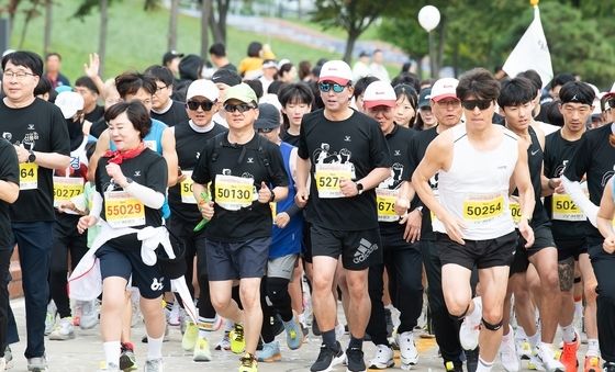 구미시민마라톤 대회 참가한 김장호 구미시장