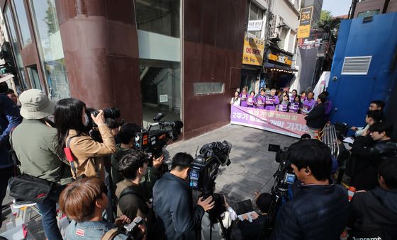 발언하는 이정민 운영위원장