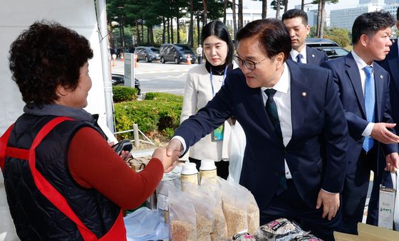 해남 농수특산물 홍보행사장 찾은 우원식 의장