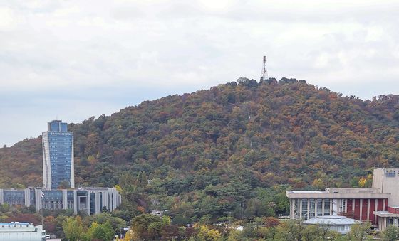 단풍 물들어가는 남산