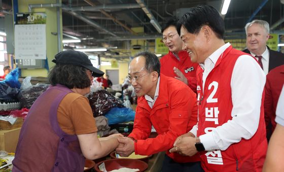 강화 찾은 추경호 '박용철 후보 잘 부탁드립니다'