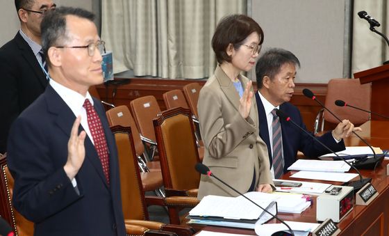 [국감]김용원 삼임위원 '합동결혼식도 아니고 증인선서 따로 혼자 하겠다"