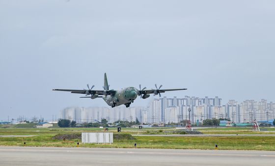 레바논 교민들을 향해…C130J '슈퍼 허큘리스' 이륙