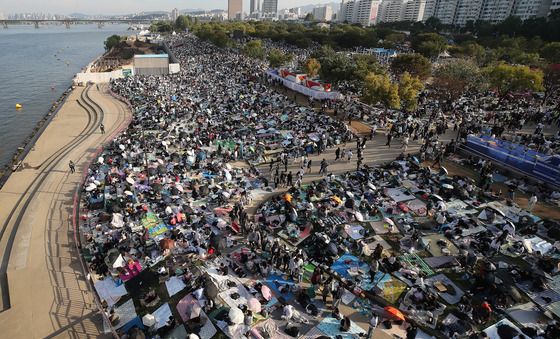 서울세계불꽃축제 기다리는 시민들