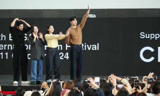 부산 찾은 '내가 죽기 일주일 전' 팀