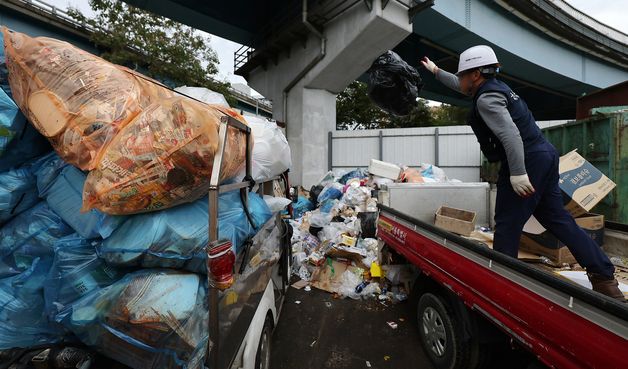 불꽃축제와 버려진 쓰레기들