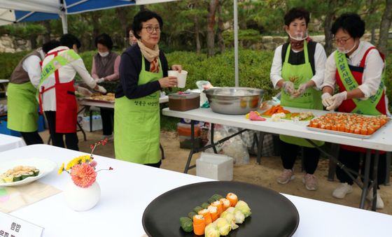 '정갈한 사찰음식 맛보세요'