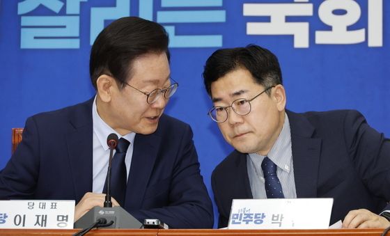 최고위서 대화 나누는 이재명·박찬대