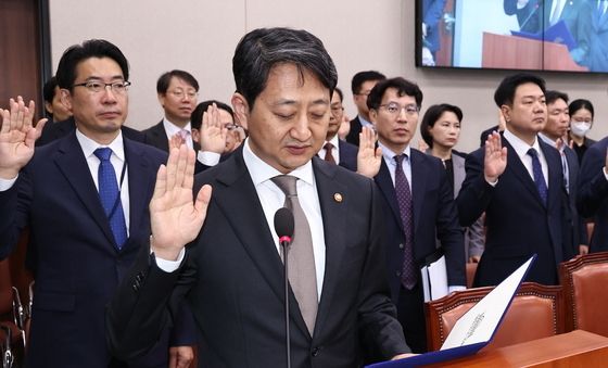 [국감]안덕근 장관, 국정감사 선서