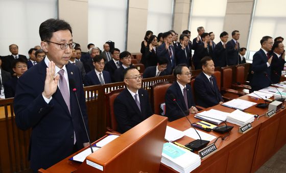 [국감]선서하는 연원정 인사혁신처장