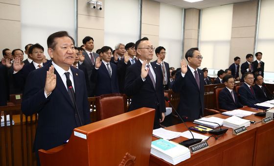 [국감]선서하는 이상민 장관