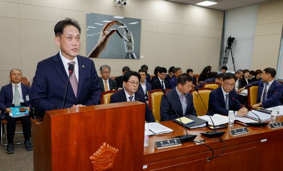 [국감]인사말하는 김태규 직무대행