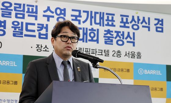 '인사말 하는 정창훈 대한수영연맹 회장'