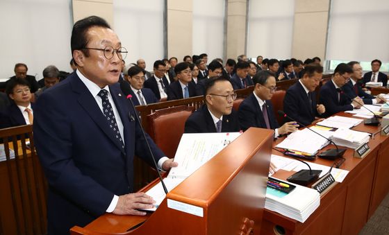 [국감]답변하는 김인 새마을금고중앙회장