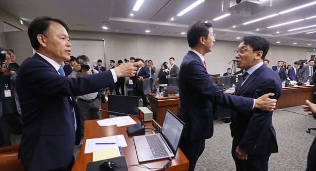 [국감]시작부터 파행되는 정무위 국민권익위원회 국정감사