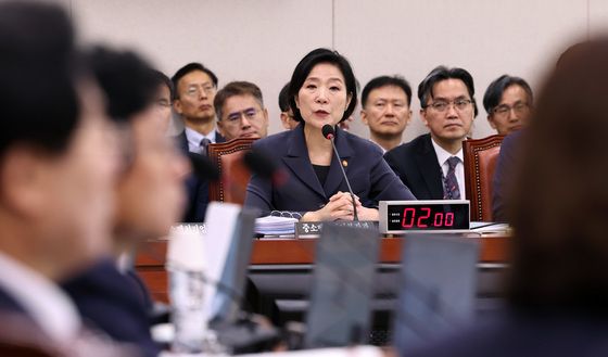 [국감]첫 국정감사 출석한 오영주 장관