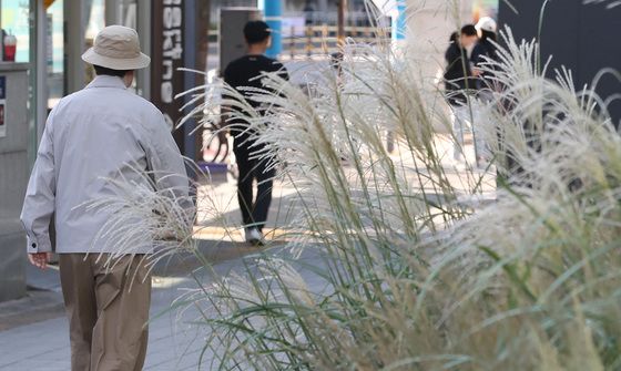 '일교차 큰 가을 날씨에 옷차림 든든'