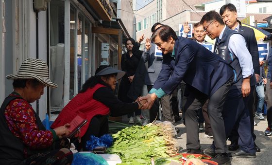 옥과장 상인들 만난 조국 대표