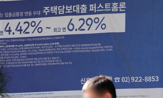 가계빚 '코로나 이전'으로 줄었지만…한은 금리인하 고심