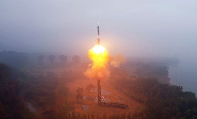 북한, 신형 ICBM 시험발사 보도…"최종완결판 ICBM 개발" 주장