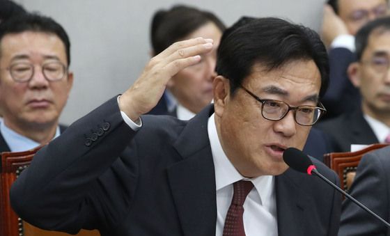 [국감]정진석 "尹, 명태균과 경선 무렵 관계 끊었고 취임식 전날 전화 받아"