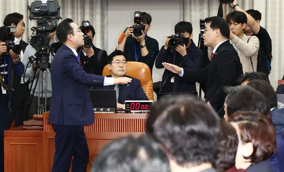 [국감]시작부터 설전 오가는 여야