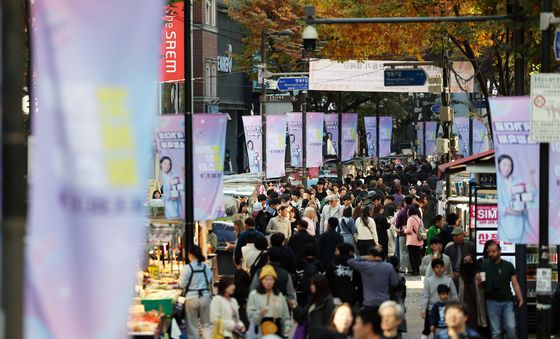 '코리아 세일 페스타' 개막…북적이는 명동