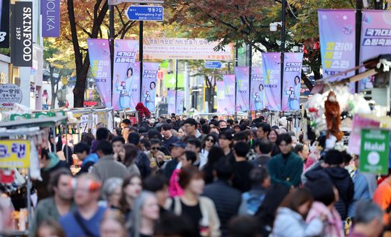 '코리아 세일 페스타' 개막…인파로 북적이는 명동