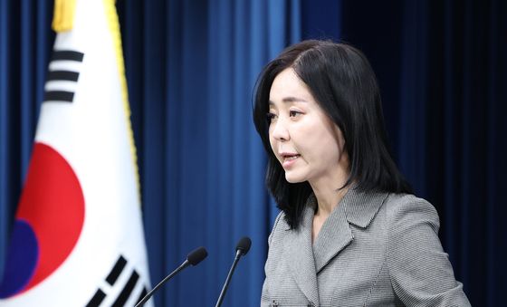 브리핑하는 정혜전 대통령실 대변인