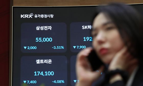 급락한 삼성전자 '이제는 5.5만전자'