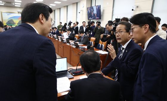 국회 정무위 '논의'