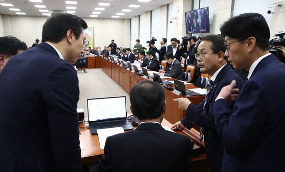 국회 정무위 '논의'