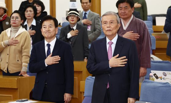 국회서 특별 강연 하는 김종인 전 비대위원장