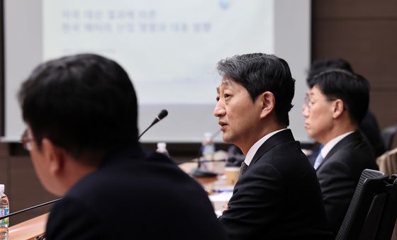 배터리 업계 간담회 주재하는 안덕근 산업부 장관