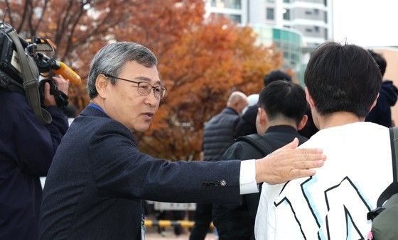 정근식 교육감 '긴장하지 말고 수능 잘 보세요'