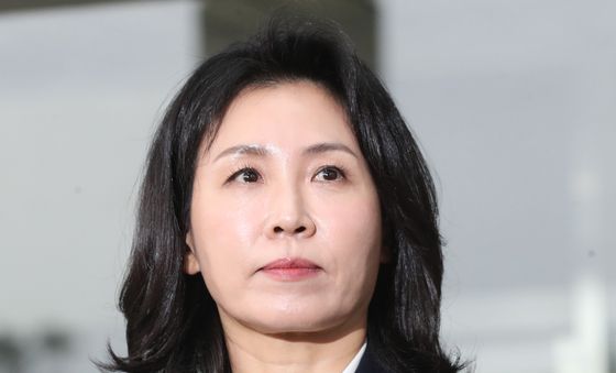 선고 마치고 법원 나오는 김혜경