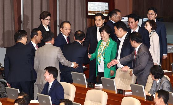 與 "김건희 특검법, 尹에 거부권 행사 건의"