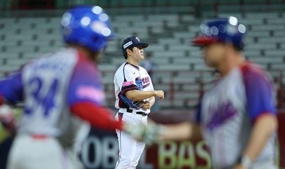 쿠바 타선에 백투백 홈런 허용한 김택연