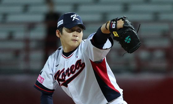 공 던지는 대한민국 수호신 박영현