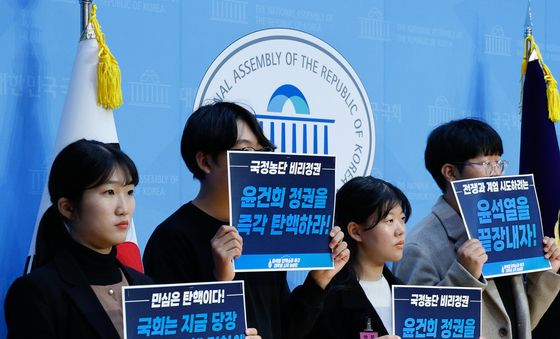 국회 찾은 尹탄핵소추 촉구 대학생 시국 농성단