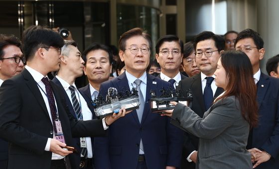 이재명, '공선법 위반' 1심 징역 1년, 집유 2년…직 상실형