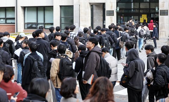 면접고사장 향하는 자연계열 학생들