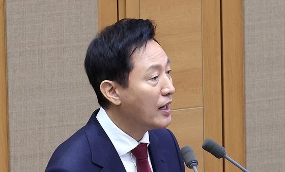 시의회 시정질문 답하는 오세훈 서울시장