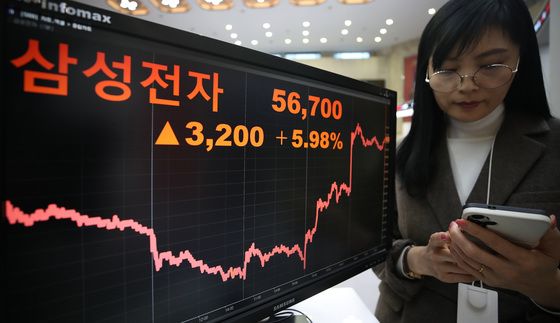 삼성전자, 자사주 매입에 5% 넘게 급등